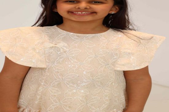 صورة فستان بيج تل بفينكه صغبره على الصدر